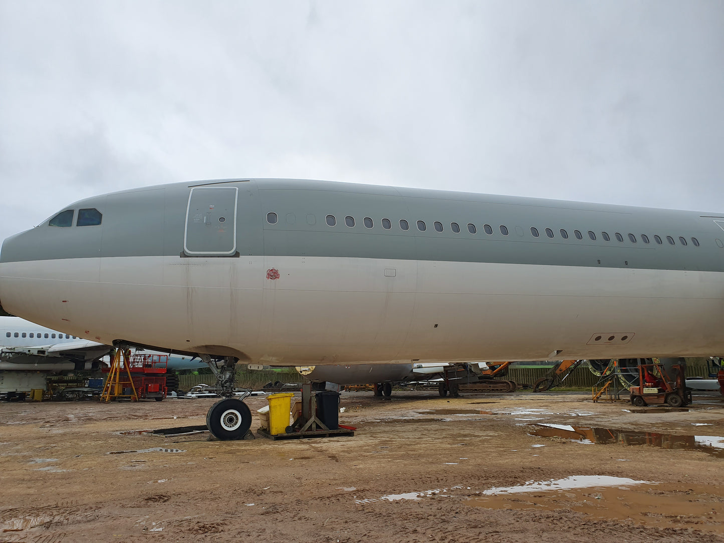 Airbus A340-600 ex-A7-AGC